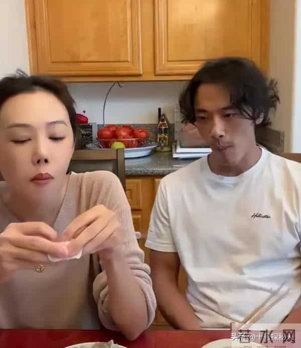 母亲是影后,丈夫是著名演员,公公是央视名嘴,34岁的她却当网红