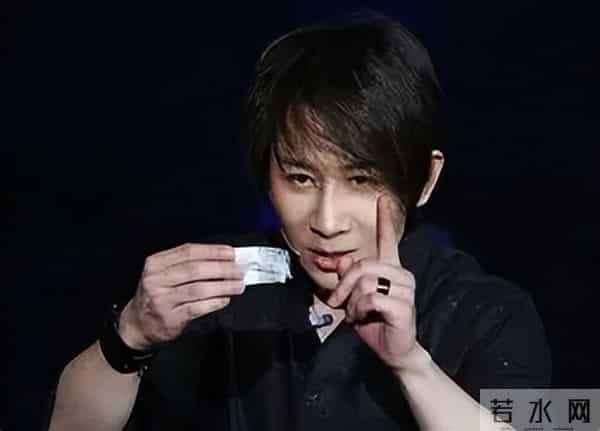 刘谦近况曝光,抗癌不到一年,“不良嗜好”已戒掉,憔悴到认不出