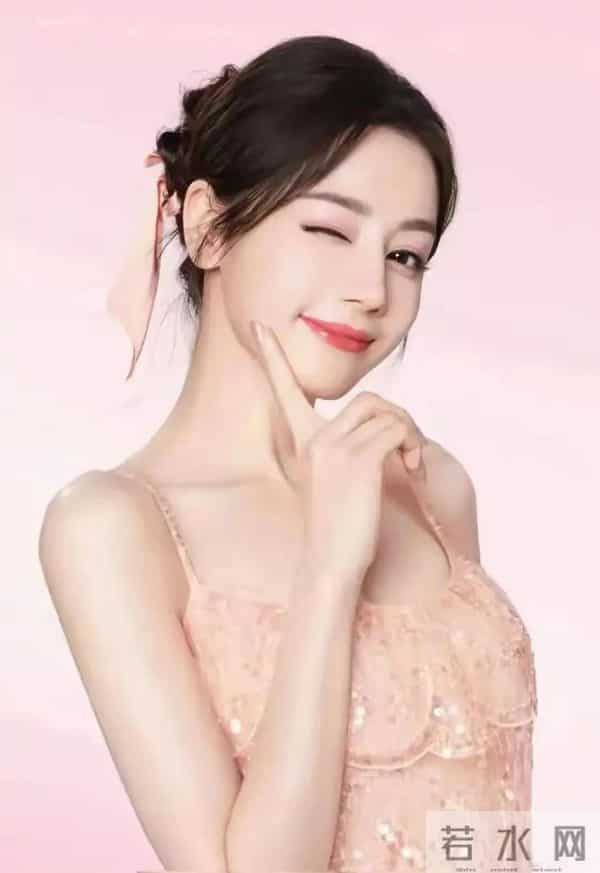 迪丽热巴,饱满呼之欲出,跟大幂幂有一拼