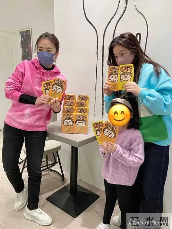 甘比和情敌在较劲，给17岁女儿生日过于低调了！