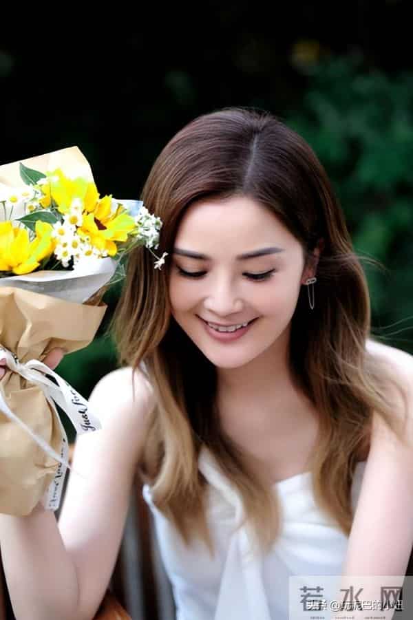 喜讯!蔡卓妍终于迎来新恋情,和小10岁健身教练正在热恋