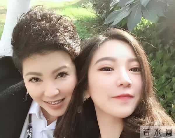 她9次登上春晚,被老外骗走3千万,40岁嫁小13岁男友,如今怎样