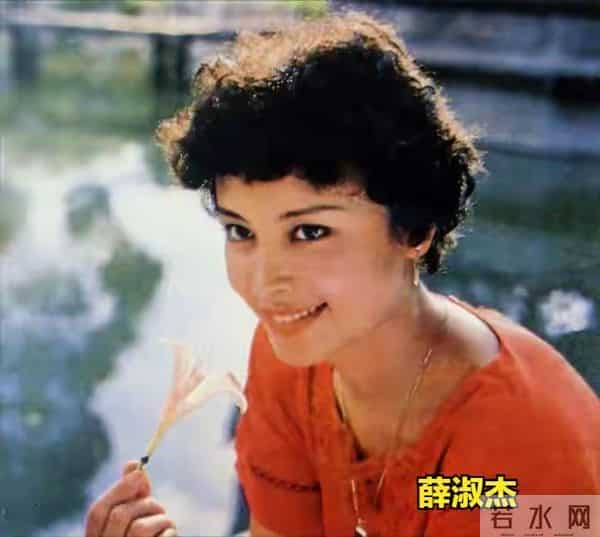 从主持人到演员，她为儿子息影，却在丈夫肝癌去世后，靠演技出圈