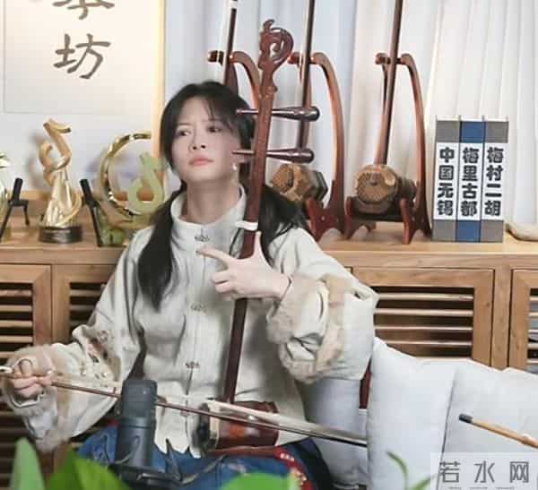 二饼处境引热议:因不合播遭批评,付出与回报引发讨论