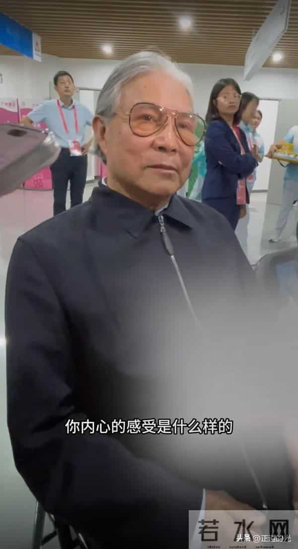 霍震霆称郭晶晶全运会火炬手没有告诉自己 一提儿媳就笑得合不拢嘴