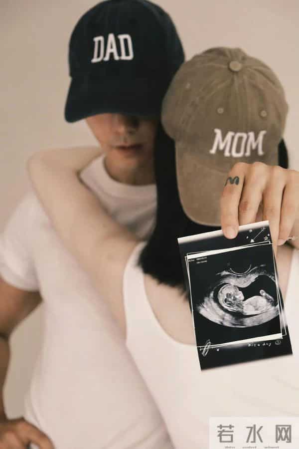 何穗在别墅晒产后美照！腹直肌分离身材未恢复，婆婆落地北京探望