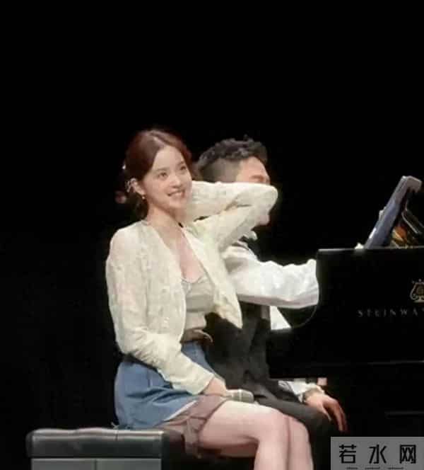 万万没想到，欧阳娜娜年纪不大，发育的这么好，身材绝美