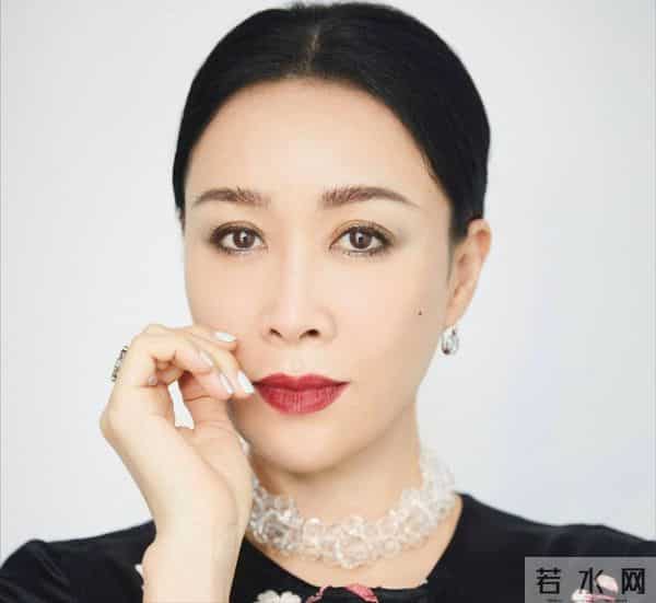 老公出轨风波两月后,57岁的那英凭一次较真,就实现了口碑暴增