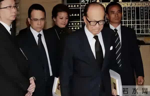 有钱也没用!火炬传递霍震霆、何超琼都来了,李嘉诚家族呢