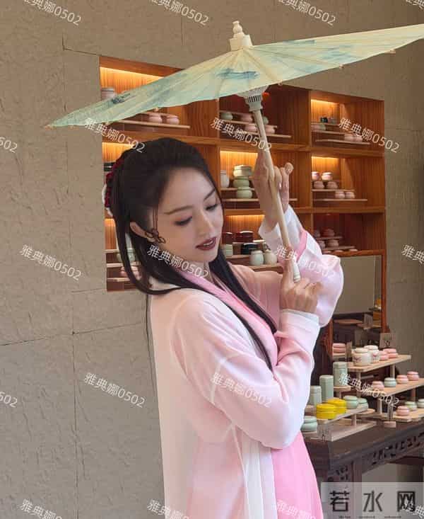 董璇自从二婚后状态肉眼可见的回春了,白蛇造型妩媚不输王祖贤!