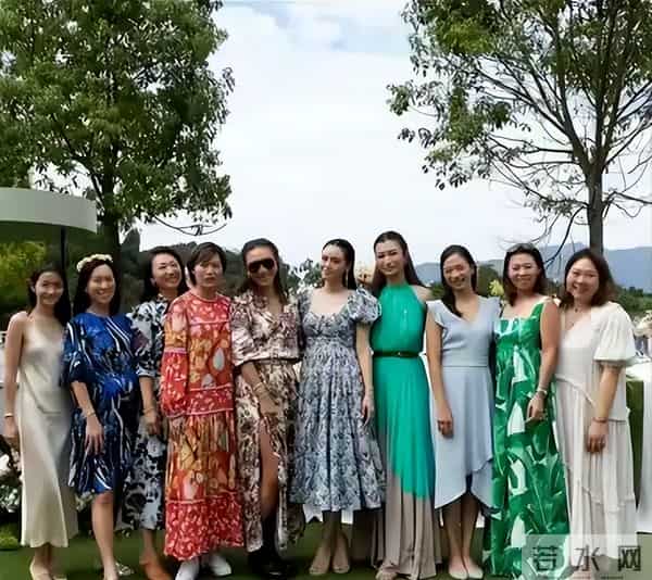 霍震霆没想到，官宣新身份没多久，儿媳郭晶晶再次让阔太圈沉默了