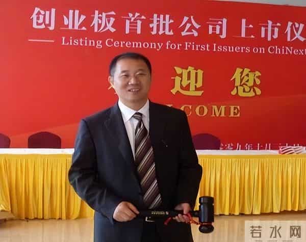 富商周旭辉：44岁娶小12岁女星童蕾，获刑3年后，妻女过得如何？