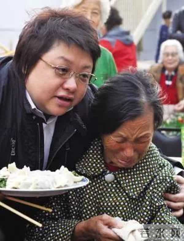 贪污上亿、假慈善?被实名举报的韩红,如今因一个动作被质疑人品