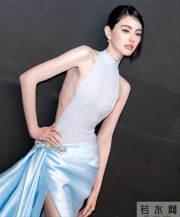 33岁女星将嫁大9岁男星!婚戒15克拉,买1600平地建房,写女方名