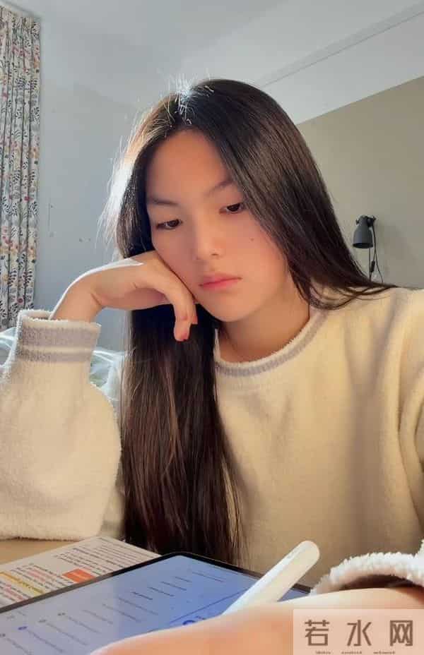 王诗龄晒留学vlog！住宿舍周末还在学习，和同学老师相处好有礼貌