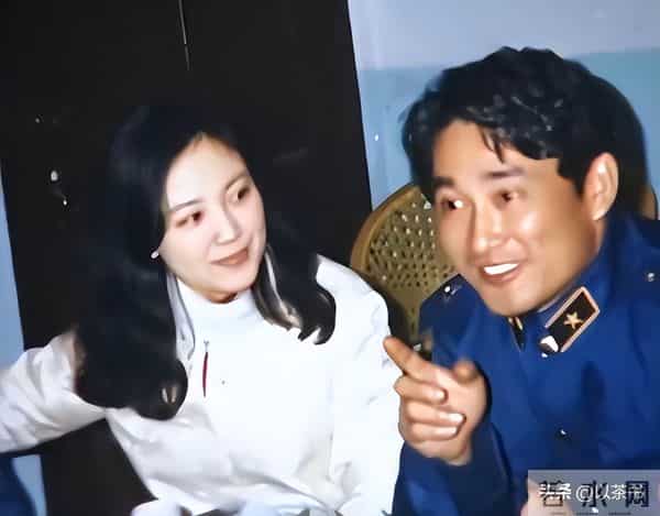 她与军官丈夫恩爱46年零绯闻,如今68岁直面衰老,比扮嫩惊艳