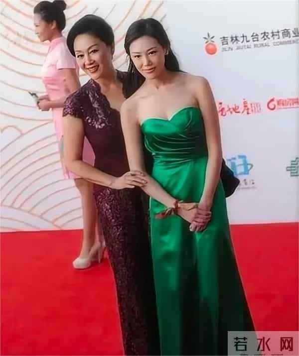 她是影后女儿、央视名嘴儿媳,为何却选择在直播间带娃刷流量?