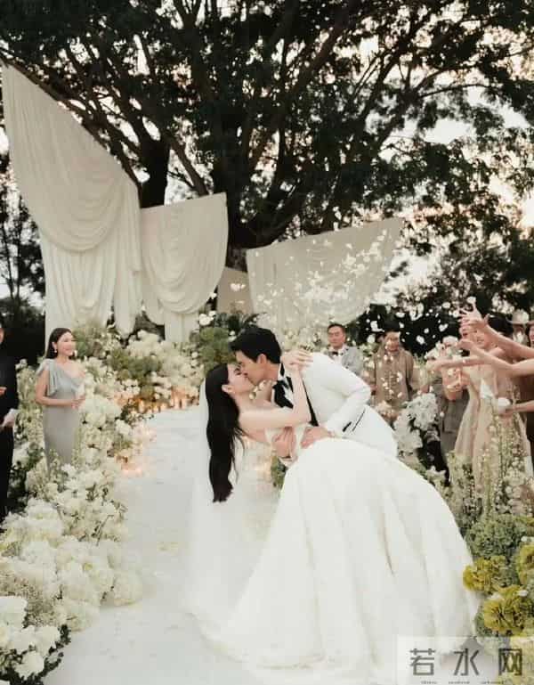 泰星Mai和Ter低调举行婚礼,上演头纱吻,好闺蜜MintC抢到捧花