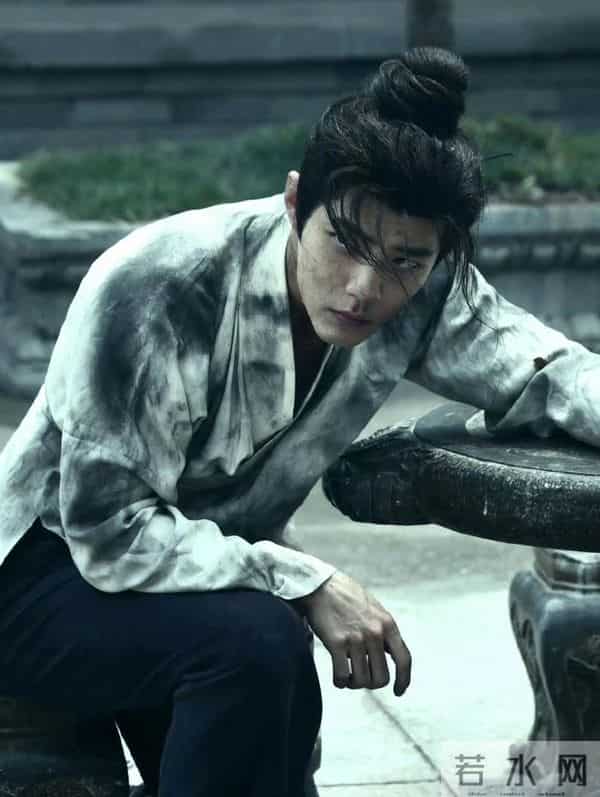 央视“点名”才几天，肖战因一个举动，再令杨紫和所有人刮目相看