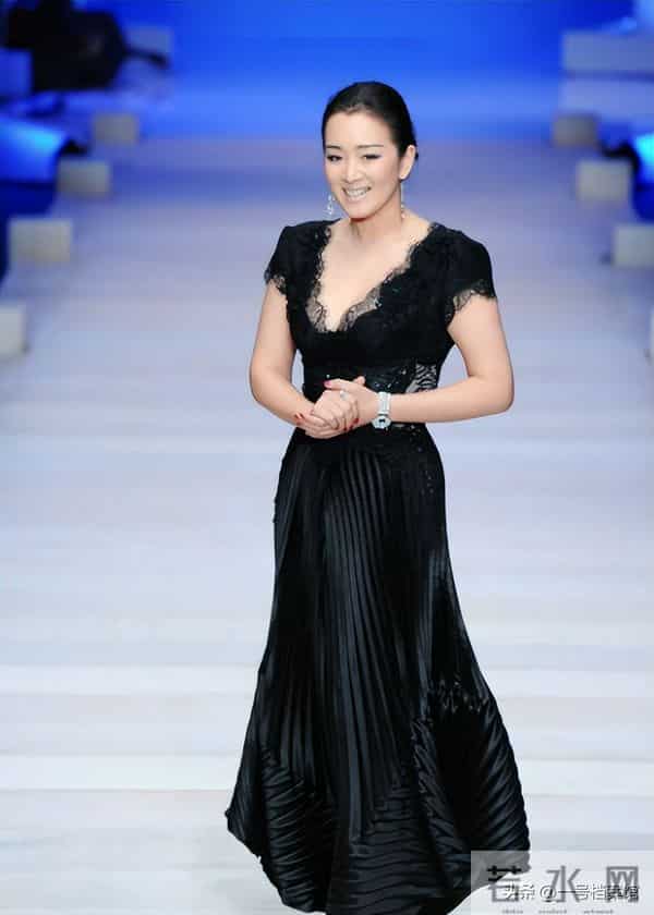 老到不敢认?59岁的巩俐近况尽显老态,印证了张艺谋当初的选择