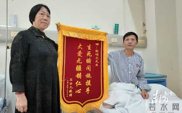 演员张颂文回应街头救人:这事儿太小了,换谁都会这样做;伤者已康复,称希望携锦旗当面感谢