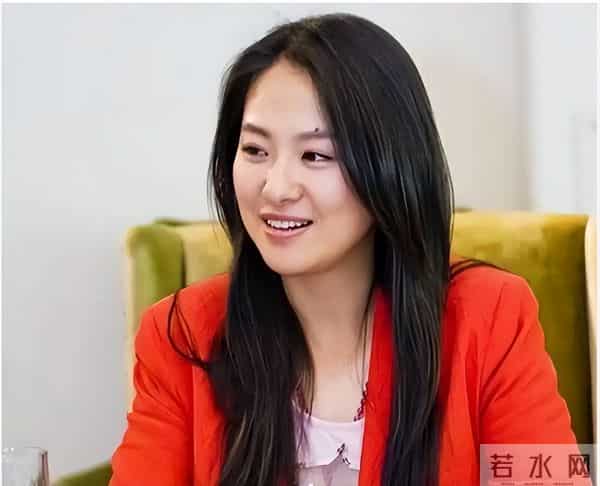 与聂远同居6年被抛弃,嫁给外交官被宠成宝,如今49岁胖到不敢认