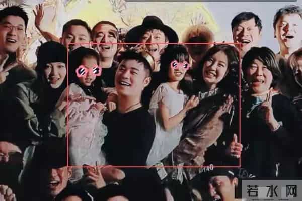 陈赫40岁生日合影鹿晗面部黢黑,范志毅罕见露面,寿星姿势惹非议