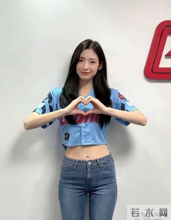 崔乂园：紧身牛仔裤，这身材也太好了吧