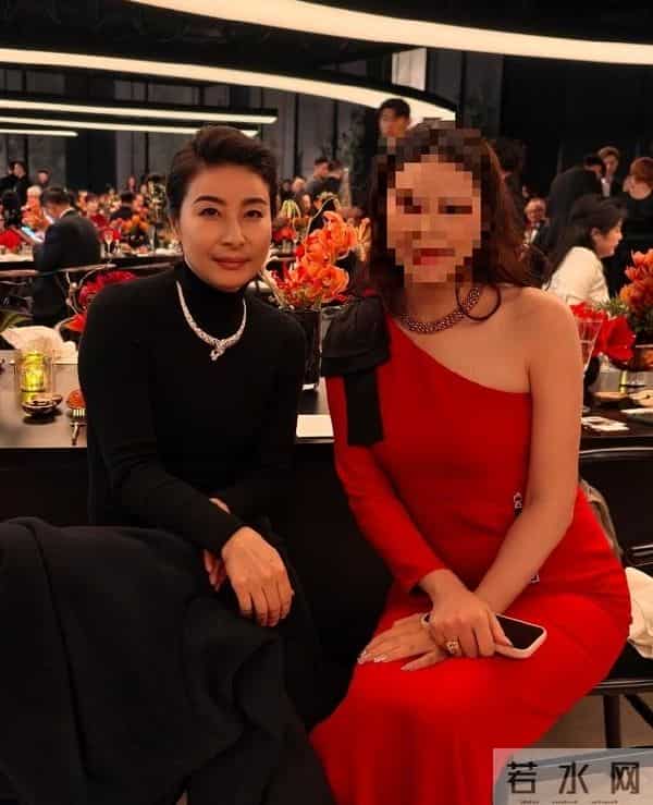 霍震霆没想到，官宣新身份没多久，儿媳郭晶晶再次让阔太圈沉默了