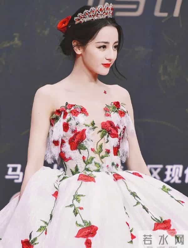 33岁迪丽热巴病情加重，部分工作取消，知情人回应