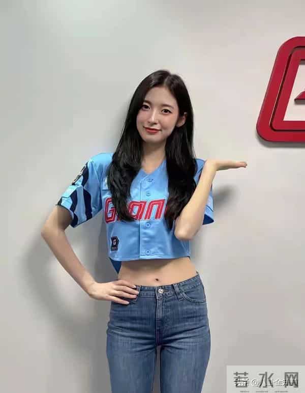 崔乂园：紧身牛仔裤，这身材也太好了吧