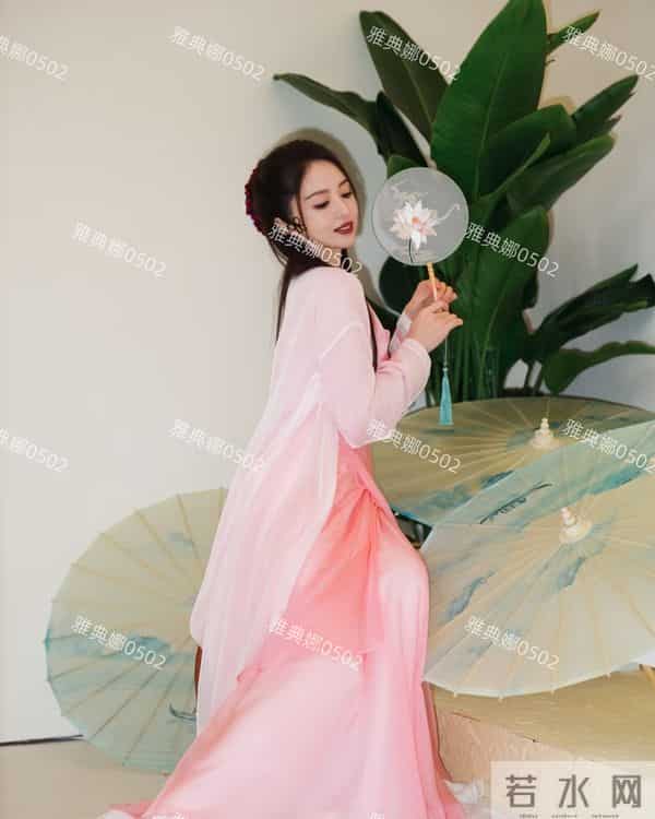 董璇自从二婚后状态肉眼可见的回春了,白蛇造型妩媚不输王祖贤!