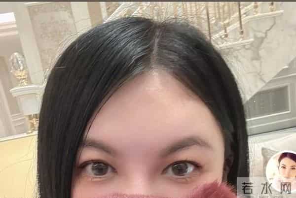 李湘回湖南老家!父母住大别墅,客厅堆满鲜花,她反而不敢露脸!