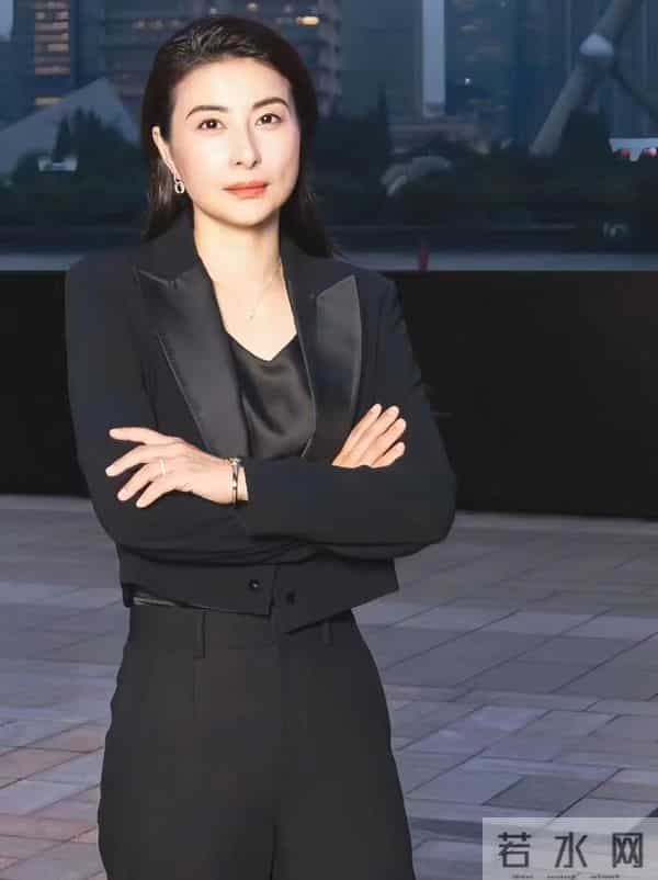 霍震霆没想到，官宣新身份没多久，儿媳郭晶晶再次让阔太圈沉默了