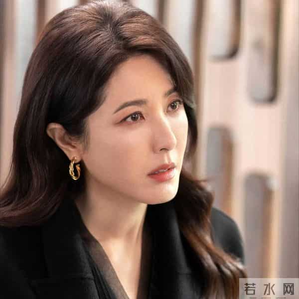 被称中戏第一美却至今未婚,48岁事业停摆后,农村种地还乐在其中