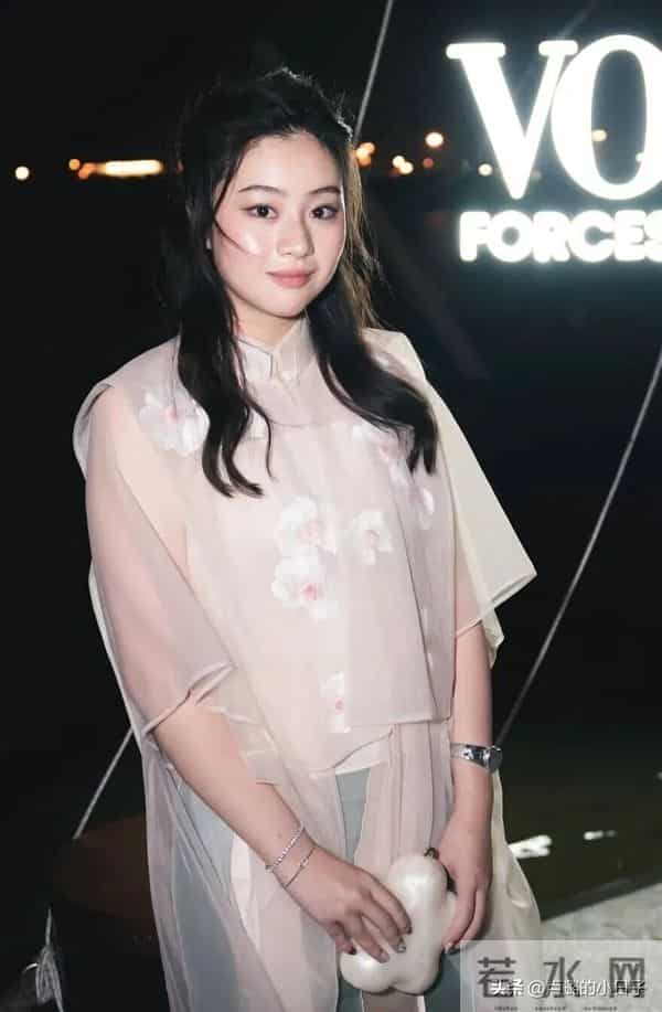 甘比和情敌在较劲，给17岁女儿生日过于低调了！