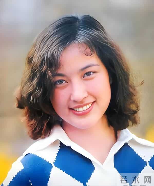 别再闭着眼睛猛夸刘晓庆“年轻”了,她是真的已经老了