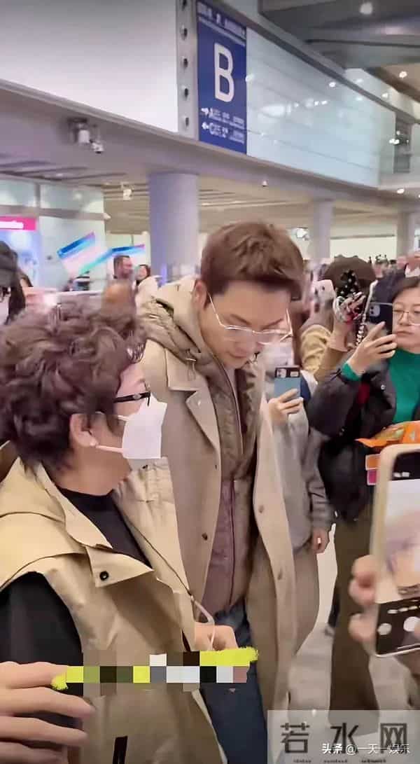 陈伟霆妈妈专程飞北京 看孙子儿媳 何穗穿情侣装 为迎接婆婆首晒美照