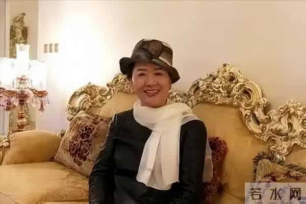 三女共侍一夫！每人每月50万零花钱，57岁色心不改又包“四奶”？