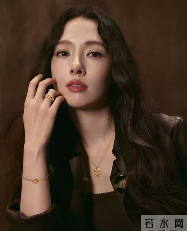 郭碧婷最新杂志拍摄，表现力超强，每一张都独特又美丽！