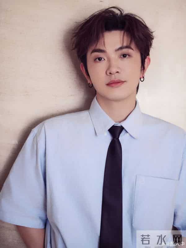 知名男歌手工作室，深夜致歉