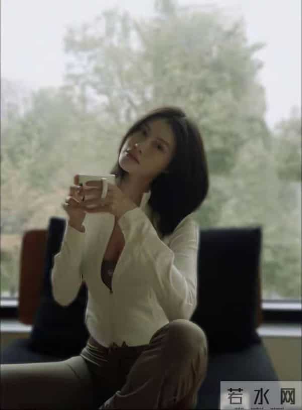 陈伟霆妈妈飞北京看孙子!婆媳第一次见面,何穗大胆拍辣照迎接!