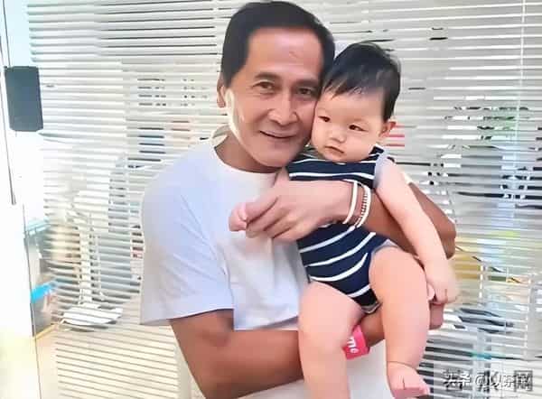 父亲是地产大亨,从小家境殷实,为何孙丽雅会嫁比亲妈还大的齐秦