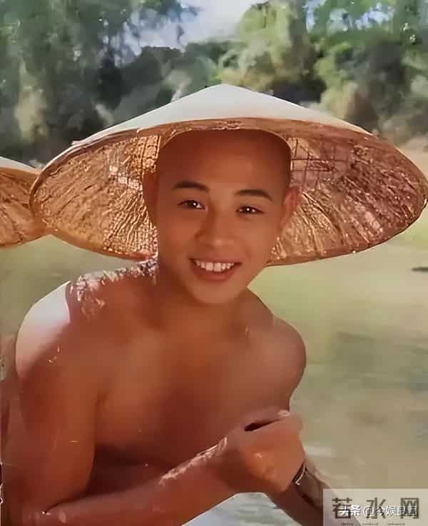 李连杰“脱衣辟谣”上热搜：没换过心脏！揭开“一夜回春”的秘密