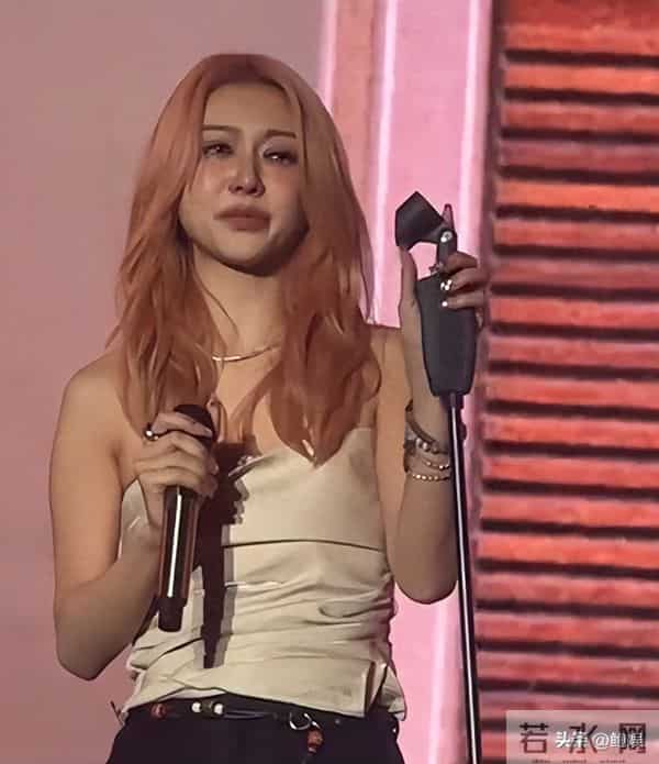 44岁薛凯琪未婚未育，曾抑郁轻生 “卖身救父”的她如今走了上坡路