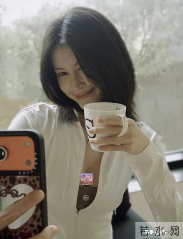 何穗首晒产后美照!身材苗条丰满,被质疑传递焦虑,本人连忙删图