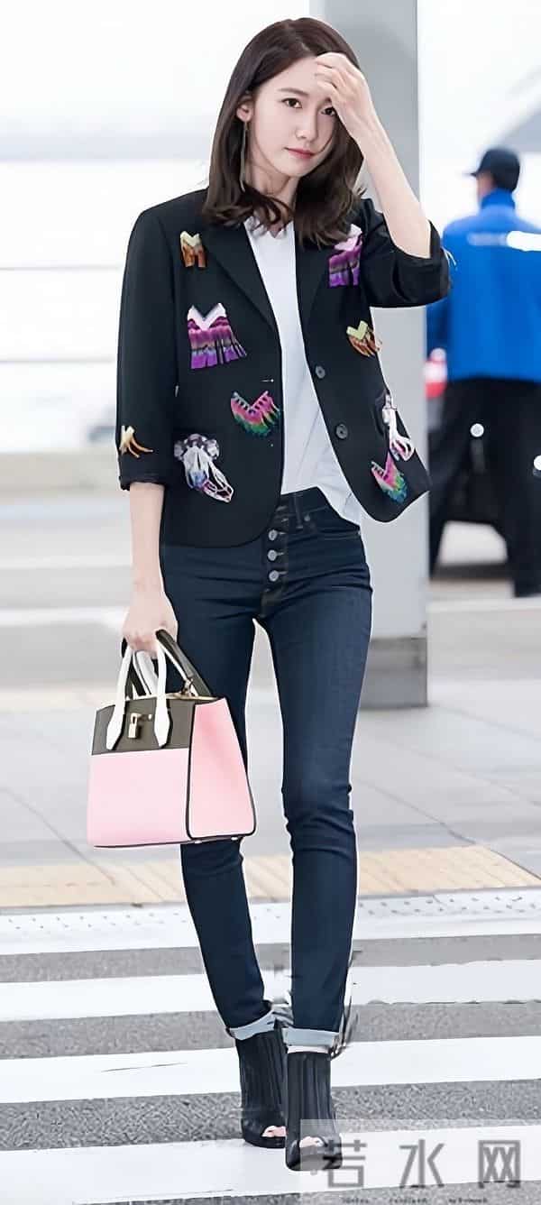 林允儿紧身牛仔裤的性感，是高级又撩人的致命诱惑！