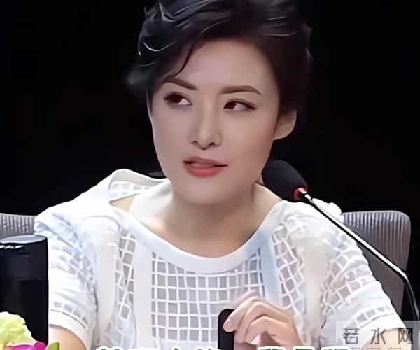 连续17年主持春晚的她,12年婚姻终究离婚,坦白:婚姻只会痛苦