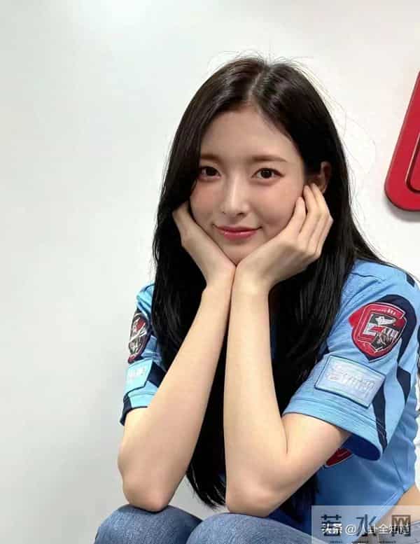 崔乂园：紧身牛仔裤，这身材也太好了吧