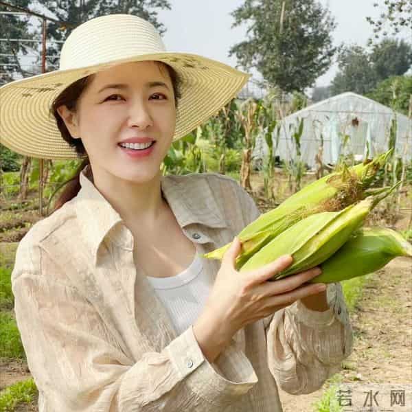 被称中戏第一美却至今未婚,48岁事业停摆后,农村种地还乐在其中